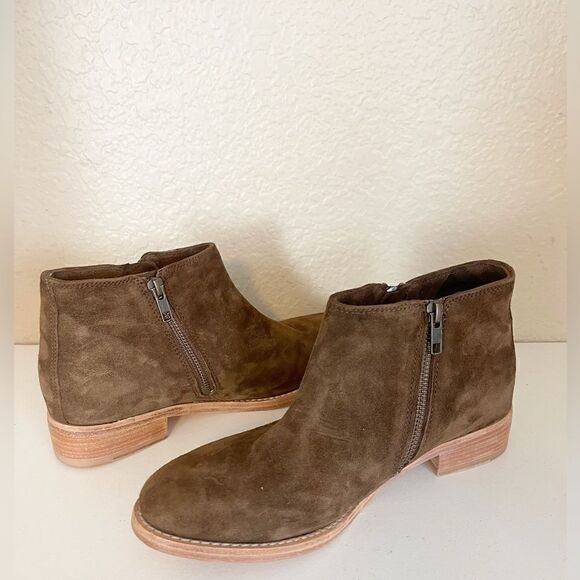 Johnston & Murphy Genuine Suede Zip Bootie in brown. 8.5 - Picture 7 of 9
